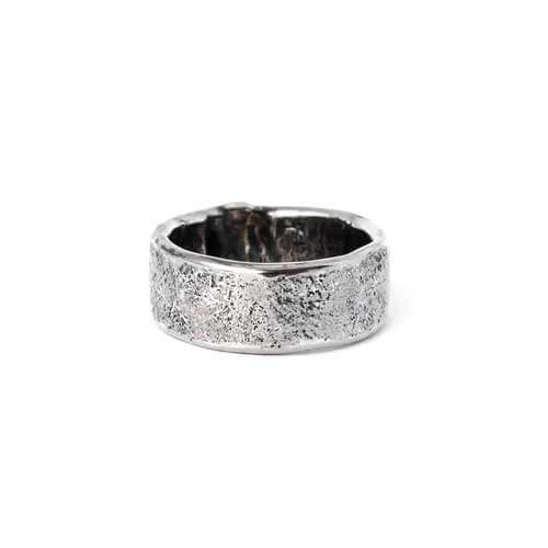 Turning-ashes-into-keepsake-jewellery
