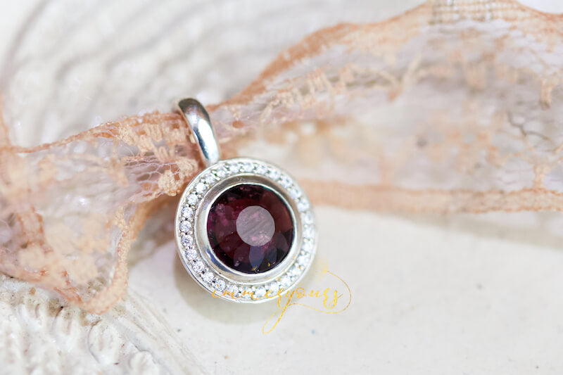 Ashes-in-Amethyst-Glass-Keepsake-Pendant