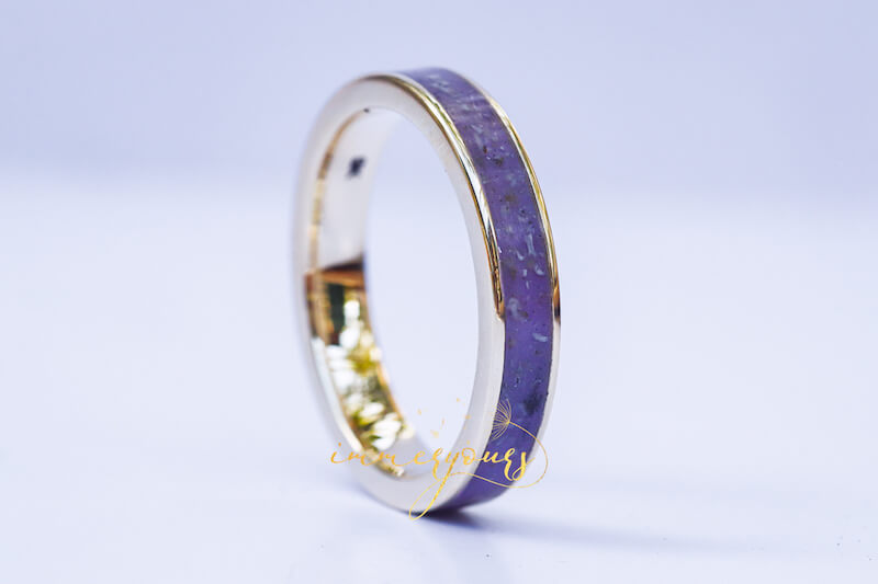 Creamtion-ring-in-gold-with-ashes-and-Amethyst