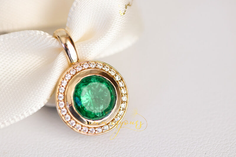 Emerald-Green-Memorial=Glass-Gem-Keepsake-Pendant