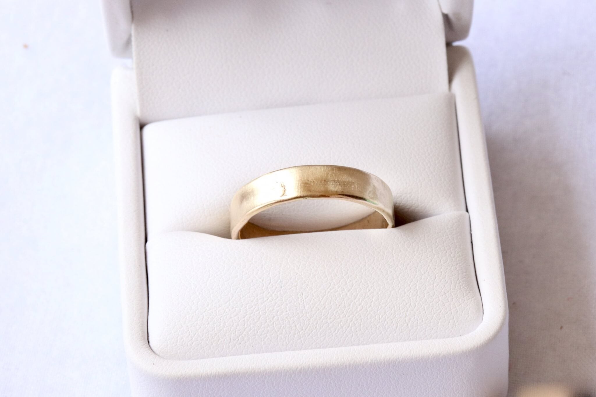 Ash-infused-ring-gold-wider-band