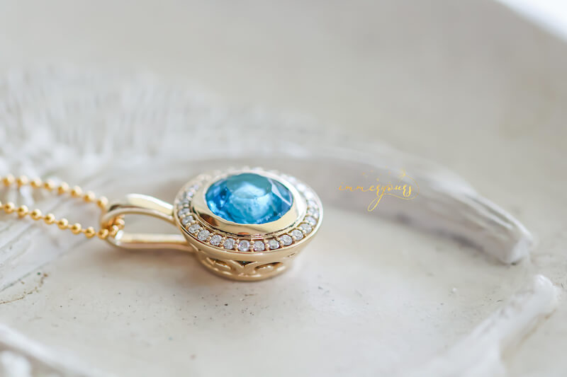 Memorial-Halo-Pendant-with-in-glass