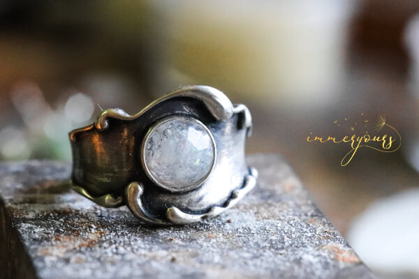 Neptun Ring with whitw fur -2