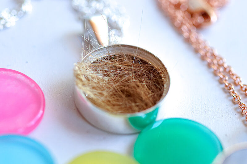 Urn-Necklace-for ashes-and-hair