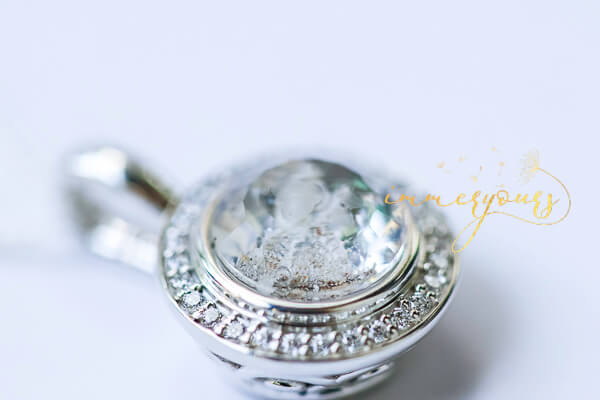 Creamtion-Ashes-Into-Glass-Australia