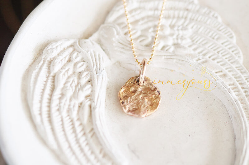 Cremation_Ash_Pendant_in_gold