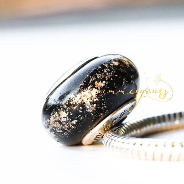 Keepsake-bead-with-ashes
