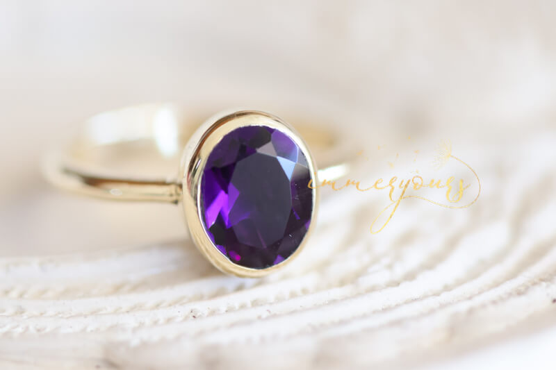 Oval Keepsake ring with cremation ashes and Amethyst