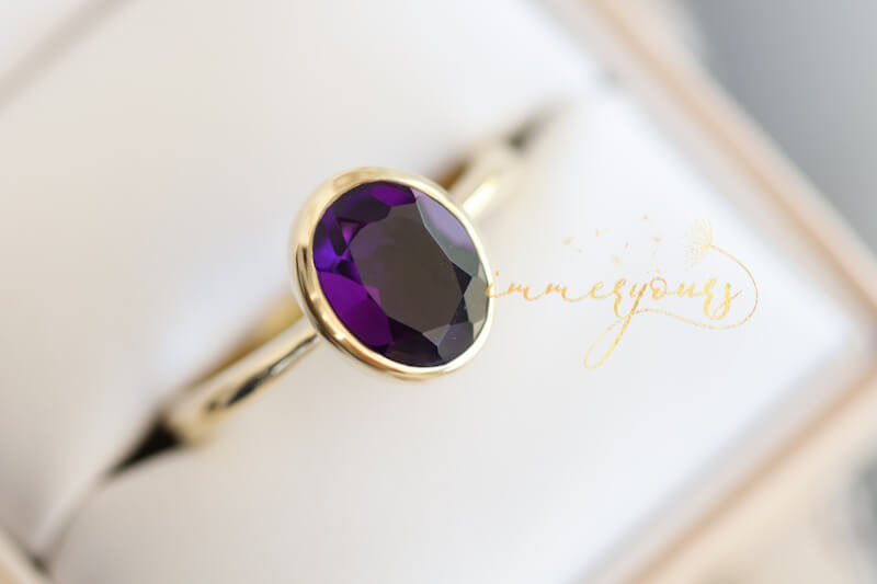 Oval Keepsake ring with cremation ashes and Amethyst
