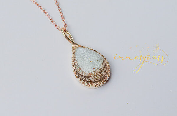 Pendant-with-hair