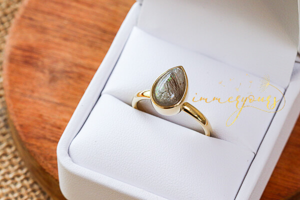 Keepsake-ring-in-gold-with-ashes