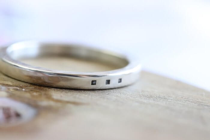 Minimalistic-Ring-with-ashes