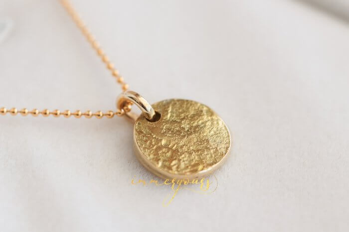 18ct yellow gold pendant ash infused