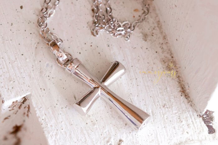 Cross-Pendant-for-Ashes -Australia-Delivery